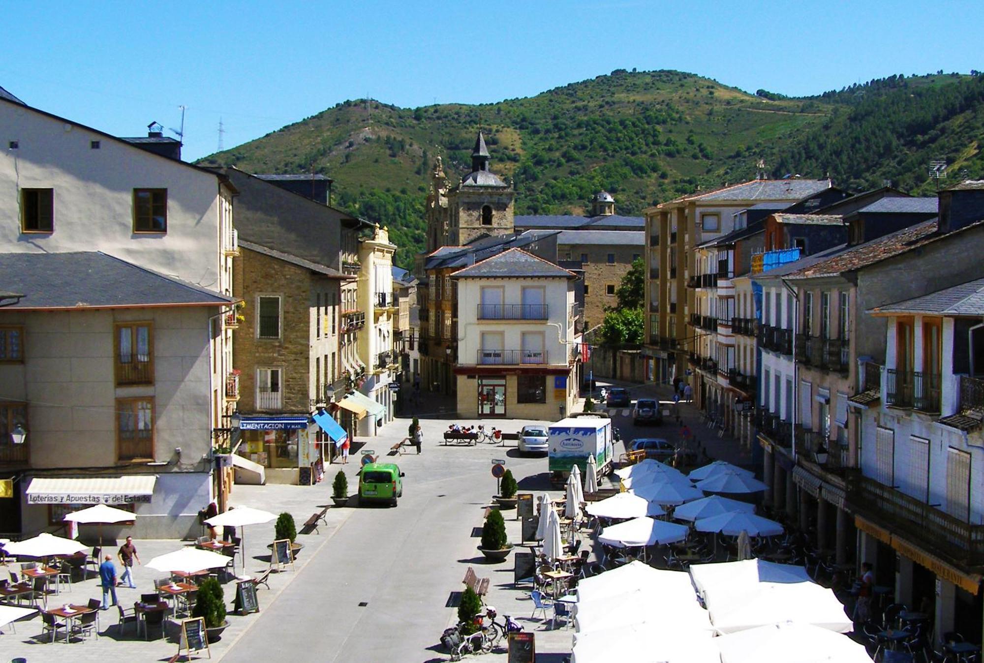 Plaza Mayor Вільяфранка-дель-Б'єрсо Екстер'єр фото